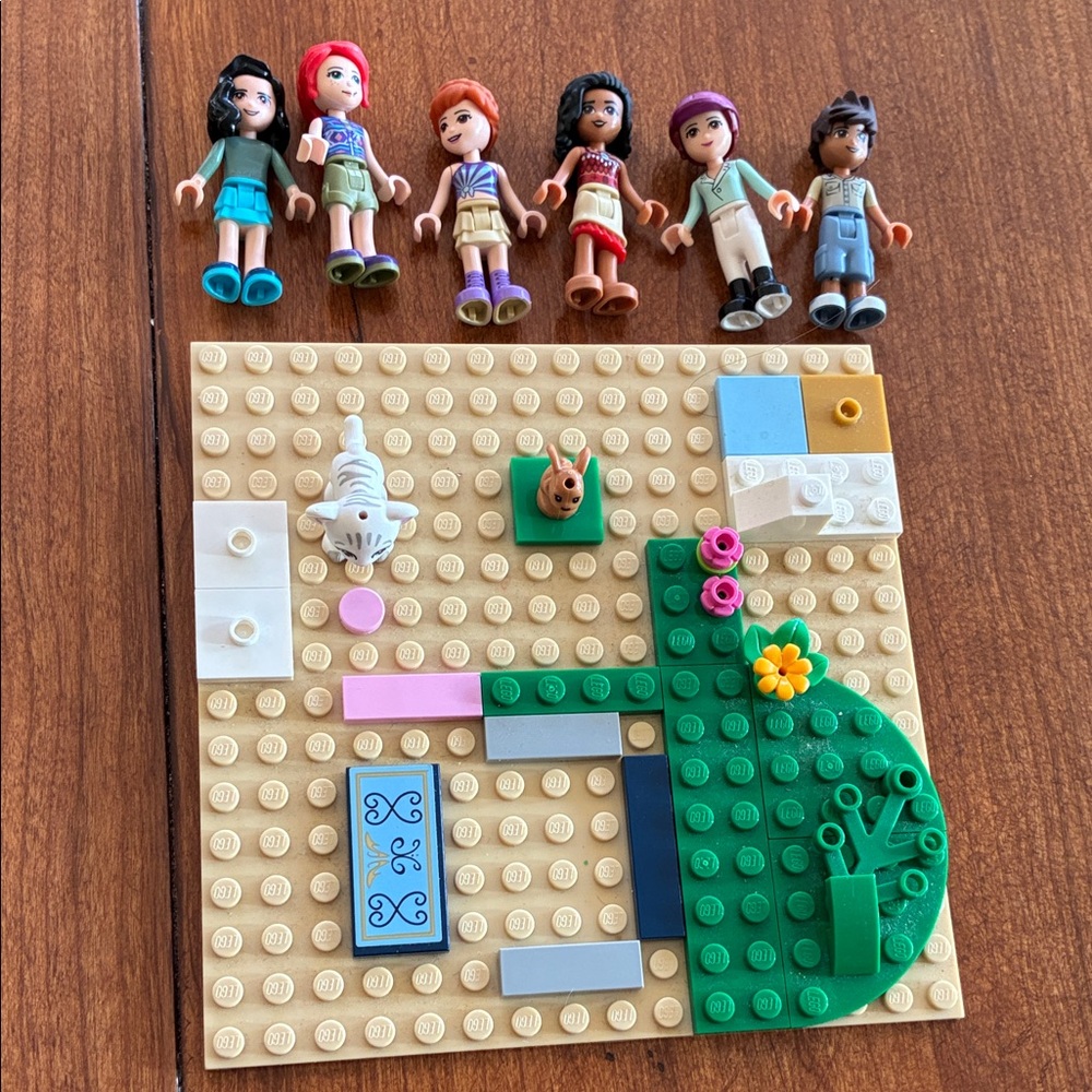 LEGO Friends Set with Mini Figures - Green and Tan